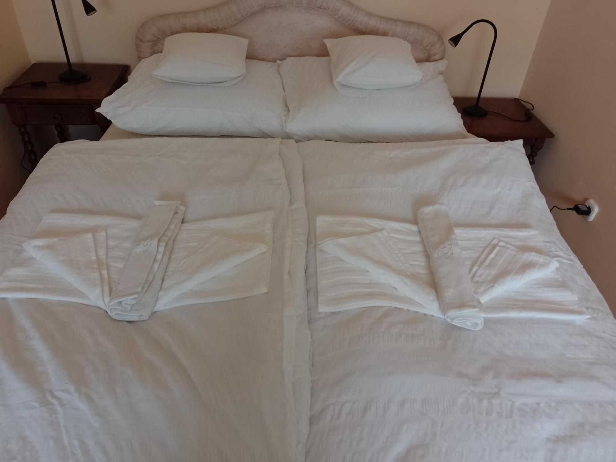 Belvarosi Classic Apartman 85 Square Meters Szombathely Buitenkant foto