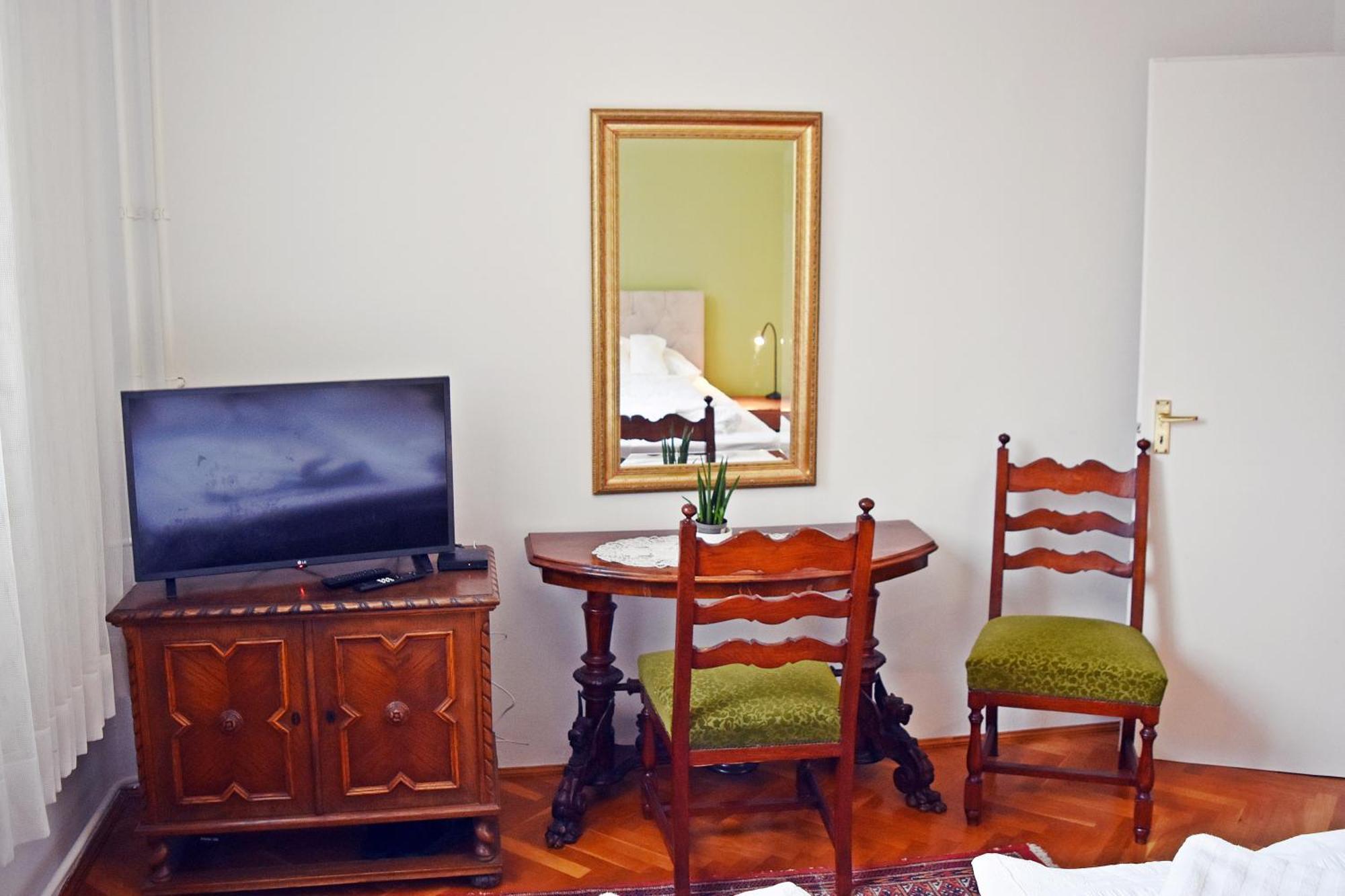 Belvarosi Classic Apartman 85 Square Meters Szombathely Buitenkant foto