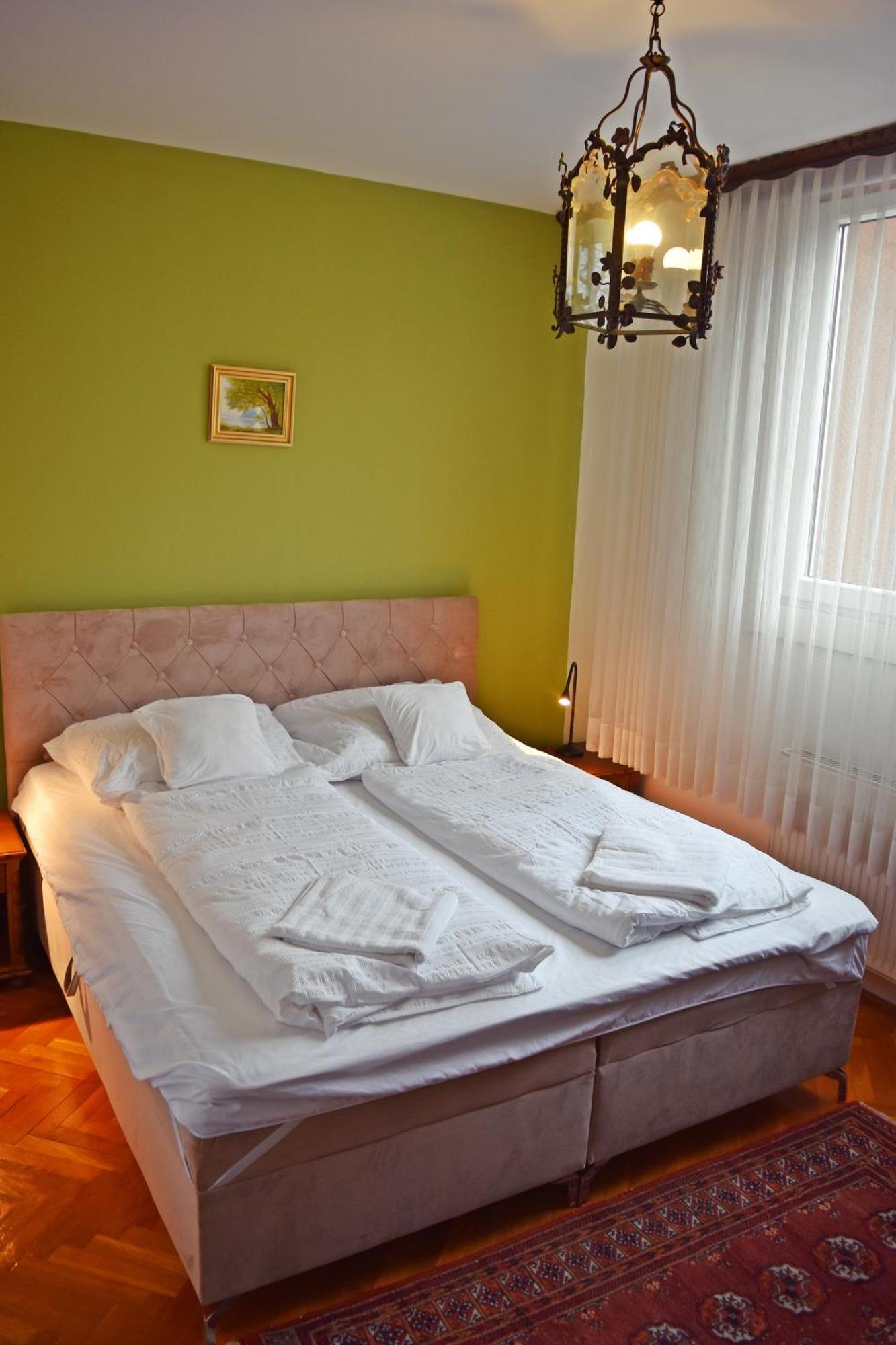 Belvarosi Classic Apartman 85 Square Meters Szombathely Buitenkant foto