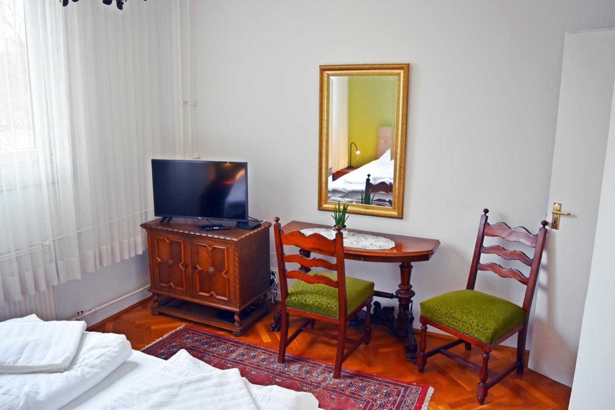 Belvarosi Classic Apartman 85 Square Meters Szombathely Buitenkant foto