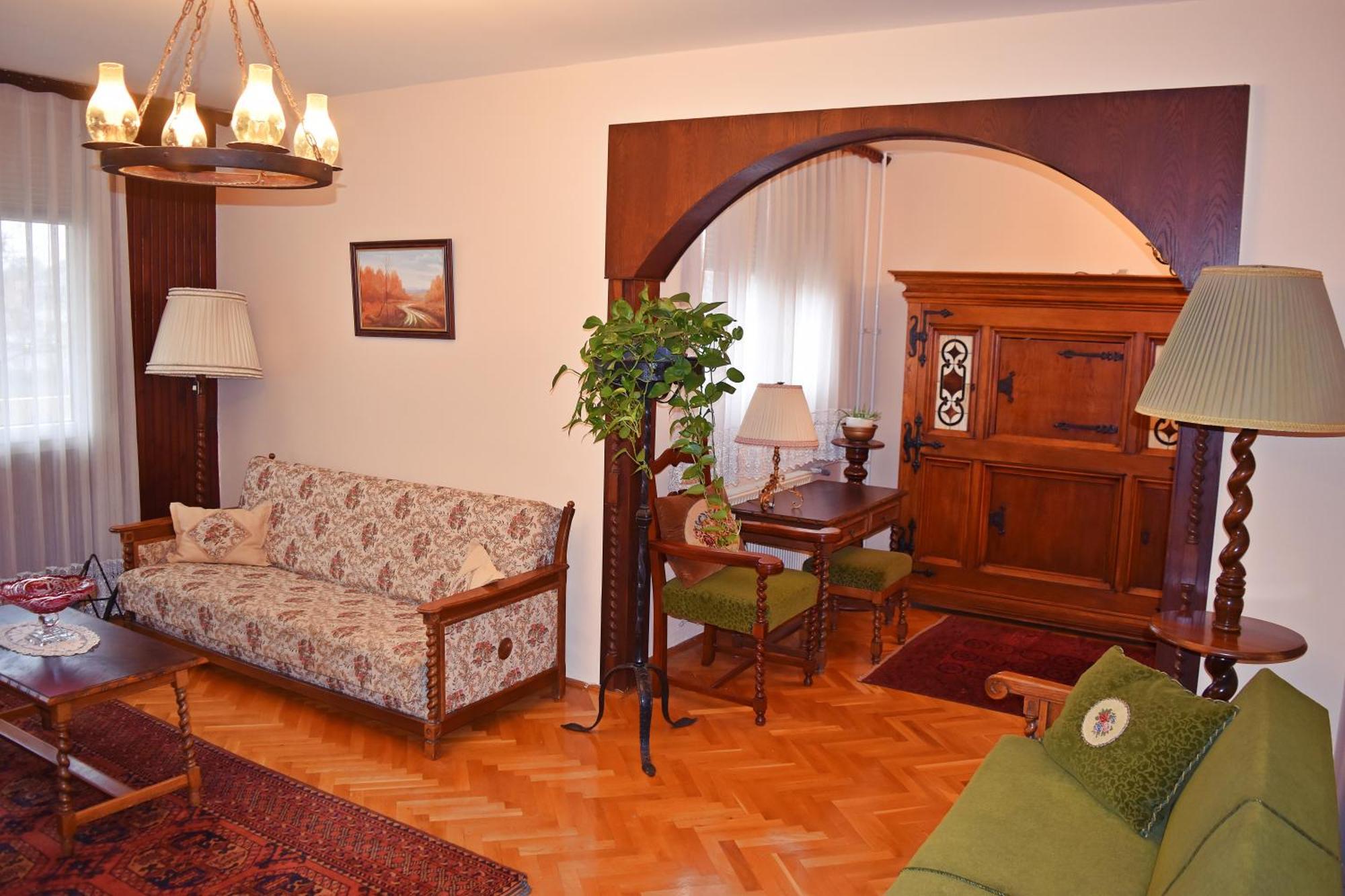 Belvarosi Classic Apartman 85 Square Meters Szombathely Buitenkant foto