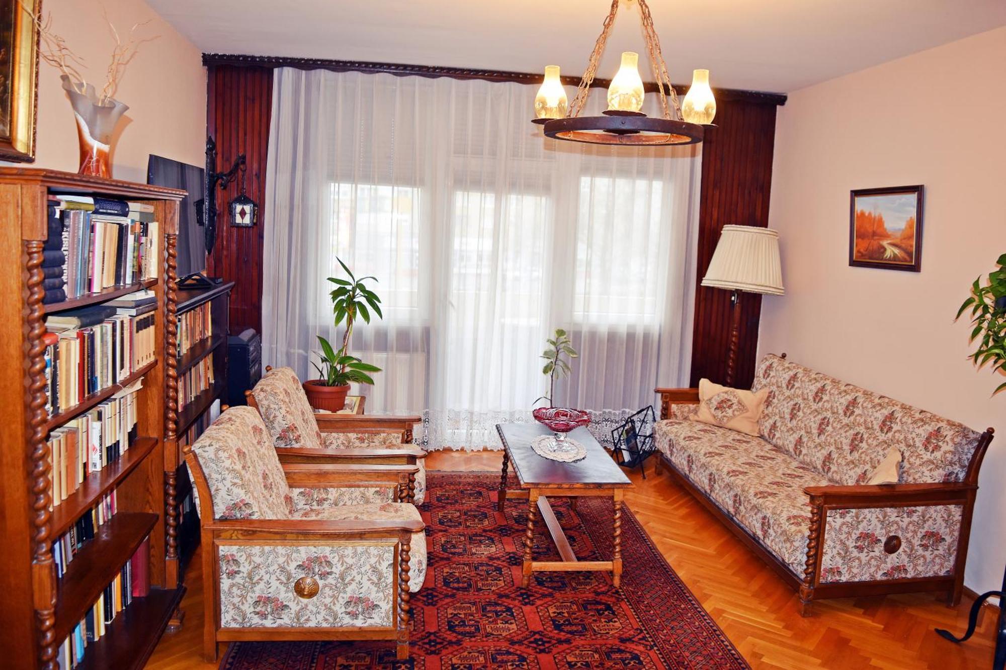 Belvarosi Classic Apartman 85 Square Meters Szombathely Buitenkant foto